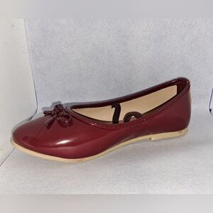 New Girls dress shoes In Burgendy Color With Strap, Great For Easter Size 2